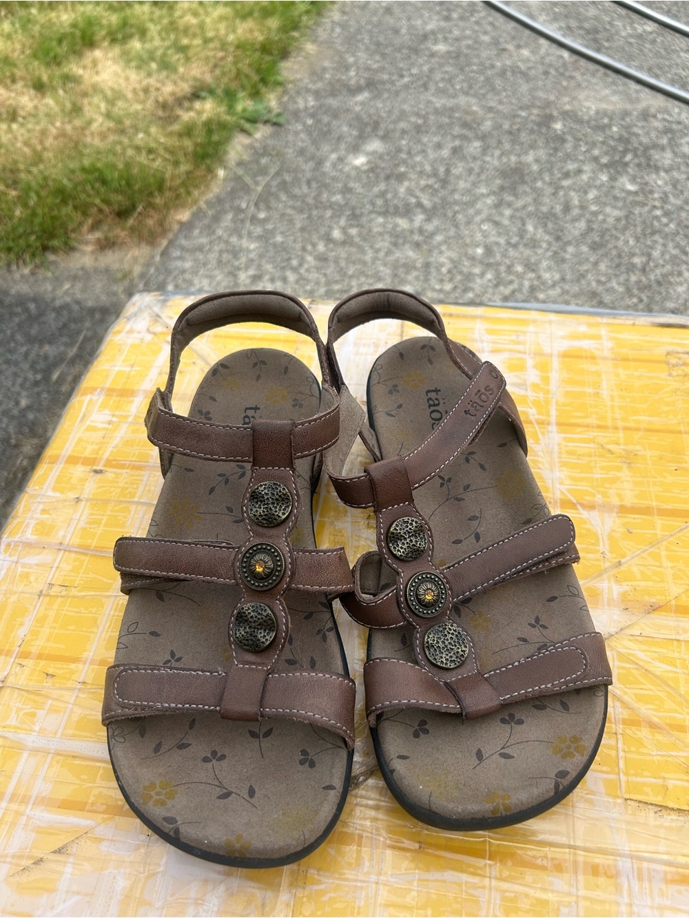Taos Prize Women’s Brown Leather Strappy Sandals Size 39/8US - Picture 10 of 14